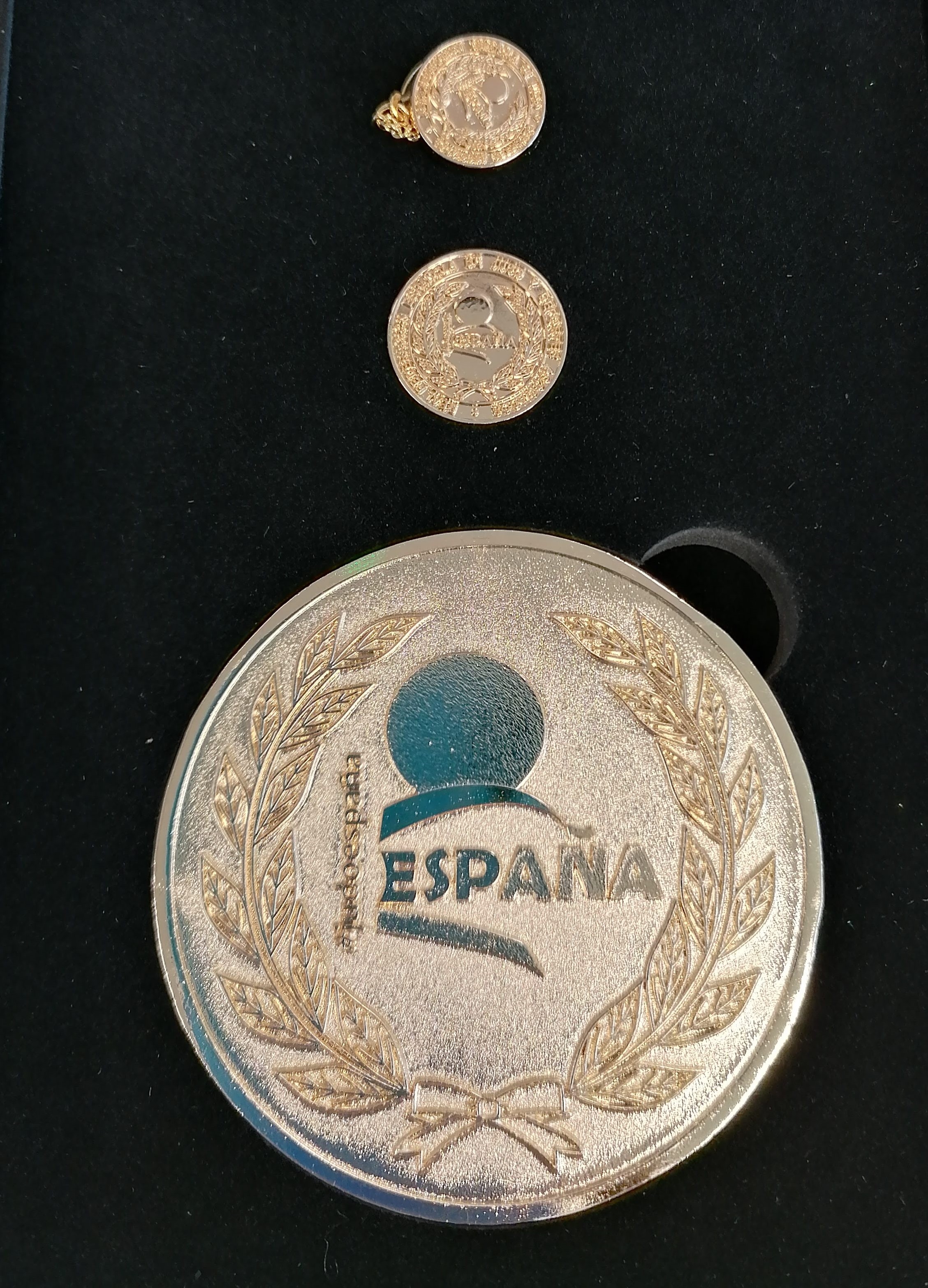 JESUS UNANUA RECIBE LA FELICITACIÓN DE S.M. EL REY FELIPE VI POR LA MEDALLA DE ORO AL MERITO DEPORTIVO DE LA RFEJYDA, QUE RECIBIÓ EL PASADO 11 DE DICIEMBRE.